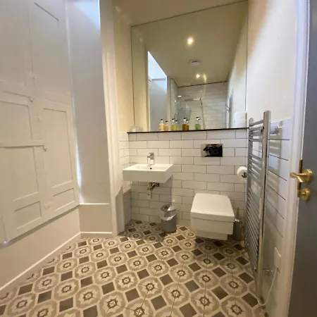 アパート The Deakin At Claremont Serviced