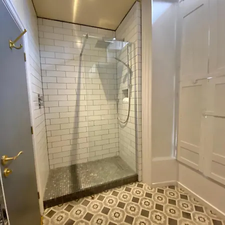 The Deakin At Claremont Serviced