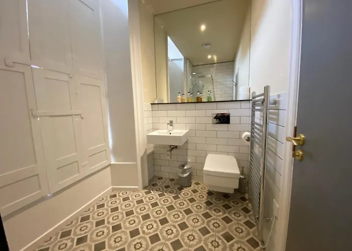 Apartment The Deakin At Claremont Serviced