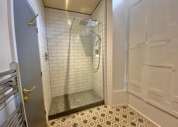 The Deakin At Claremont Serviced